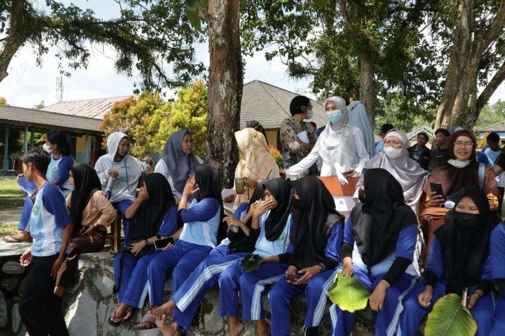 Young girls participating in a humanitarian consulting community training session